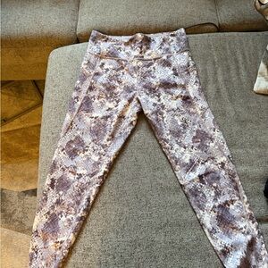 NWOT. Never Worn! Jessica Simpson Lavender Activewear Leggings with Pockets.